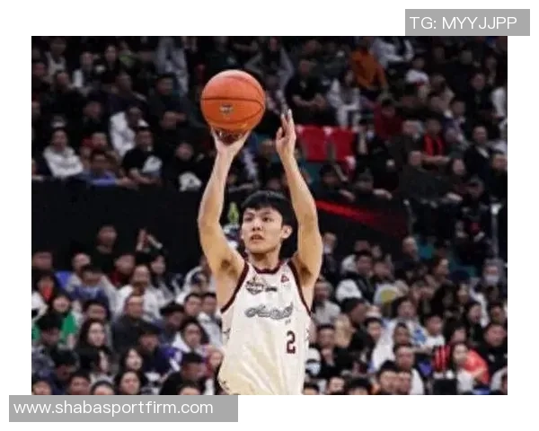 尽管三分球失准大球依然贡献7篮板5助攻展现全能表现